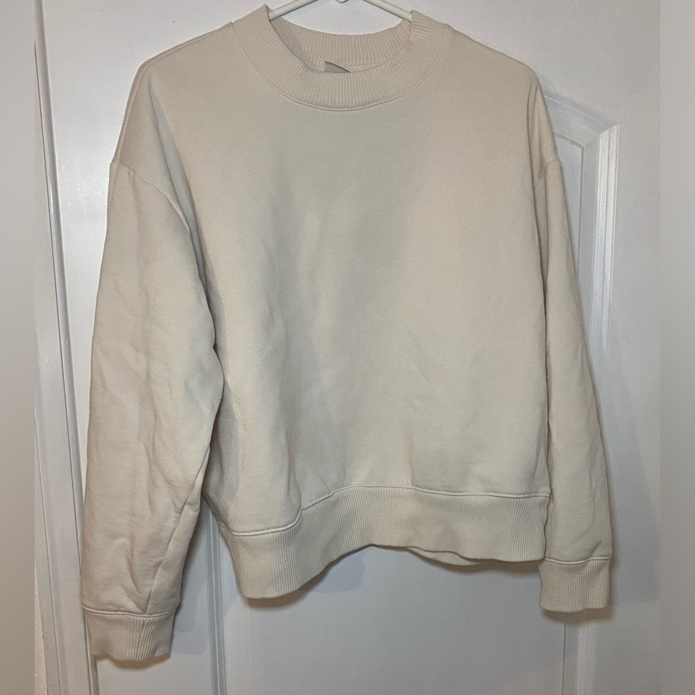 A new day brand cropped cream sweatshirt size Large